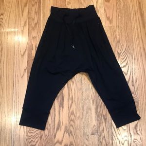lulu lemon harem crops - like new, size 4